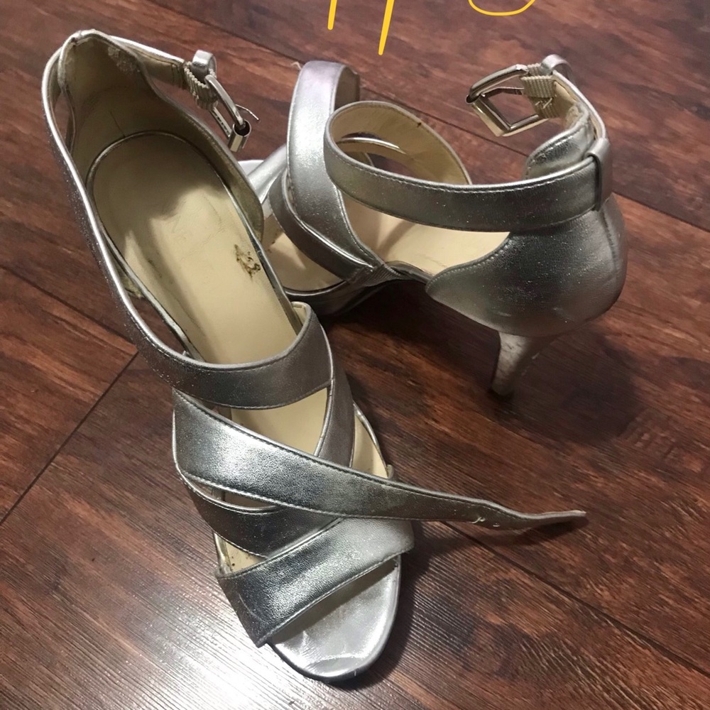 Shoes - Picture 7 of 8